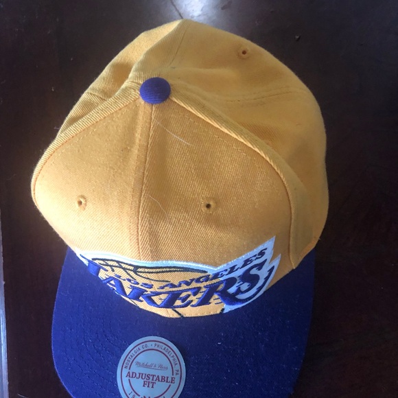 Mens LA Lakers Hat - Picture 4 of 5